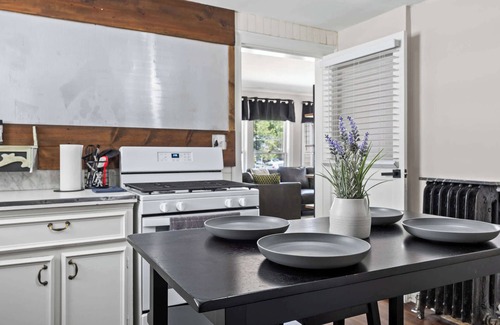 Bonnycastle Apartment | Cozy & New Unit in the Heart of the Highlands