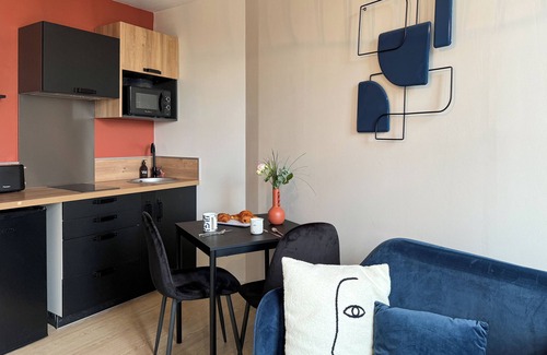 Centre Ville Apartment | Cozy Niort Tuscan Red Studio cocooning
