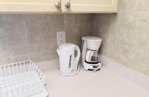 North York Condo | Cozy North York Centre 1 BR Condo + Parking