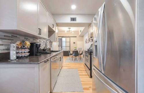 South Central Houston Condo | Cozy Oasis Apt - In Med Center & NRG