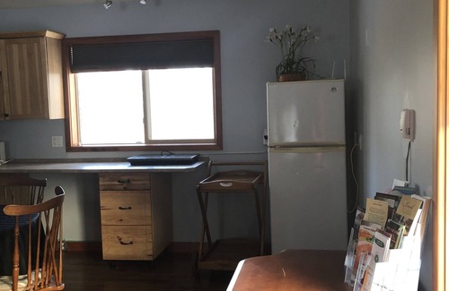 Courtenay Cottage | Cozy ocean view retreat is located on the beautiful seaside walking biking trail