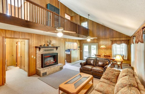 Davis House | Cozy Oklahoma Retreat with Patio, Fire Pit and Grill!
