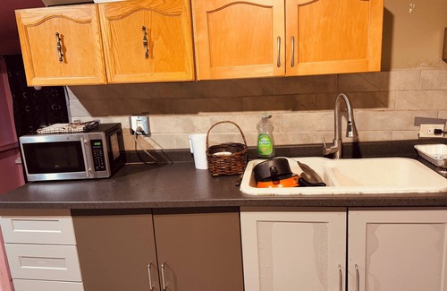 Strathcona House | Cozy On Downtown Hamilton