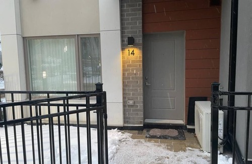 Agincourt House | cozy one bed room complete home