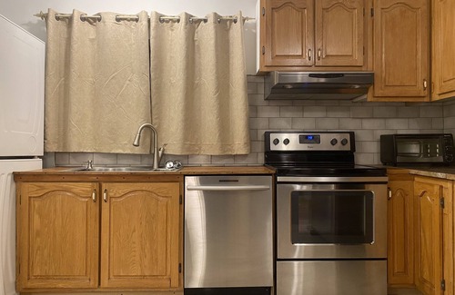 Dorval Apartment | cozy one bedroom apartment located in heart of dorval