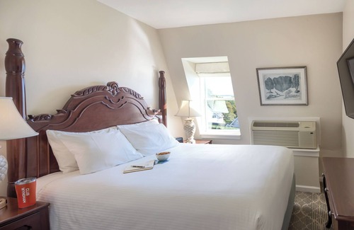 Jamestown Resort | Cozy One Bedroom Deluxe Suite Off Narragansett Bay w/Resort Pool & Free WiFi