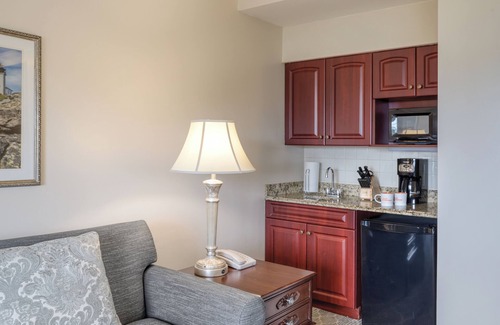 Jamestown Resort | Cozy One Bedroom Deluxe Suite Off Narragansett Bay w/Resort Pool & Free WiFi