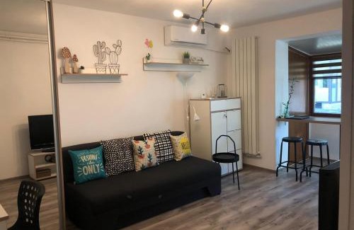 Pitesti Apartment | Cozy Place 5a-Self Check in & out-HBO MAX