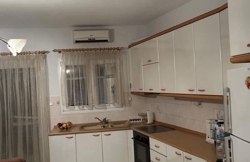 Kozani Apartment | Cozy Place