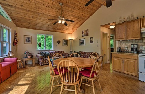 Pocono Lake House | Cozy Pocono Lake Cabin 1 Mile from Arrowhead Lake
