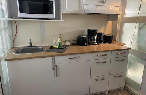 Scarborough House | Cozy Private Guest Suite 2Rooms 2Beds 1 bath 1 Kitchenette near all amenities in Lower Unit of a house