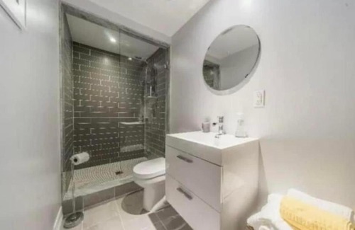 Scarborough House | Cozy Private Guest Suite 2Rooms 2Beds 1 bath 1 Kitchenette near all amenities in Lower Unit of a house