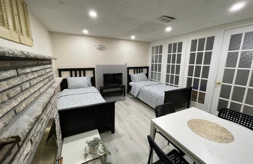 Scarborough House | Cozy Private Guest Suite 2Rooms 2Beds 1 bath 1 Kitchenette near all amenities in Lower Unit of a house