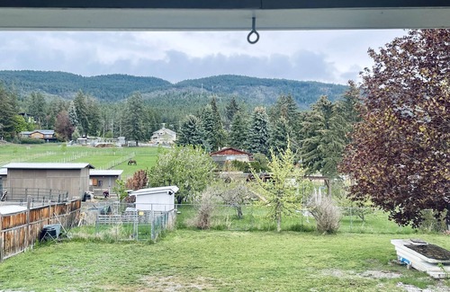 Westbank House | Cozy, Private Newly Renovated Large Bright Suite