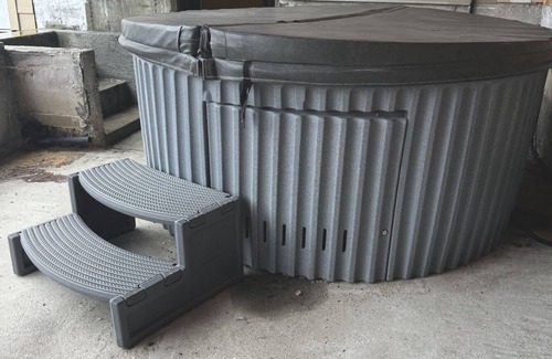 Westbank House | Cozy, Private Newly Renovated Large Bright Suite