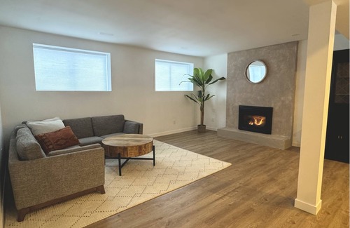 Westbank House | Cozy, Private Newly Renovated Large Bright Suite