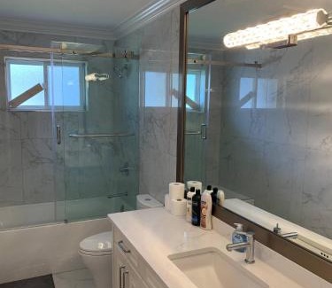 Dunbar House | Cozy Private Room in Charming Dunbar-Southlands