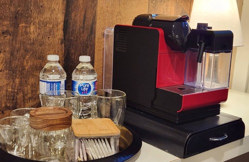 East York Apartment | Cozy private studio, ensuite bath & free parking