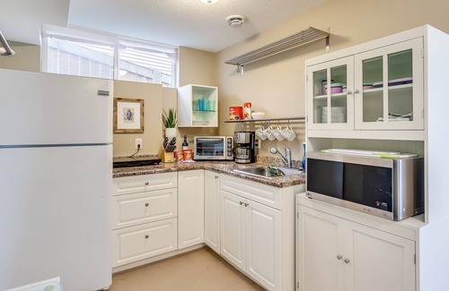 Airdrie House | Cozy Private Suite w/Waterfront Views Sleeps 4