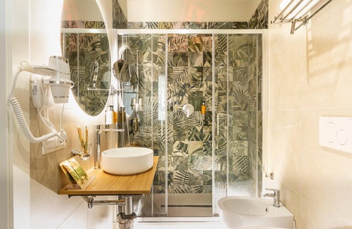 Tuscolano Apartment | Cozy Quadruple Room in an Elegant Apartment near Colli Albani