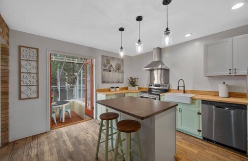 Orchard North House | Cozy Queen Suite | Private Bath & Free Waffles!