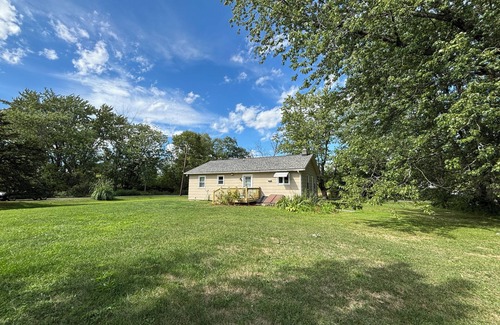 Hudson House | Cozy Quiet 3BR Fox Cottage 10 min from downtown Hudson