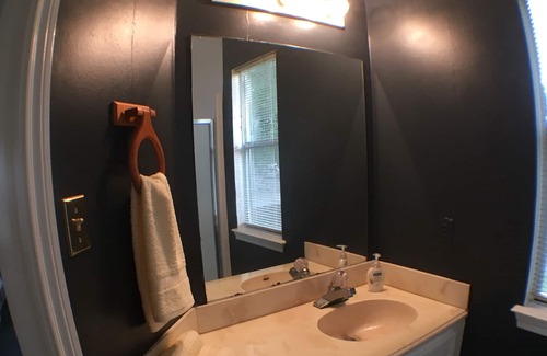 Briarforest House | Cozy & Quiet Private Guesthouse! Located in the Energy Corridor Greater Houston