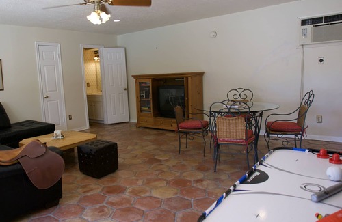 Briarforest House | Cozy & Quiet Private Guesthouse! Located in the Energy Corridor Greater Houston