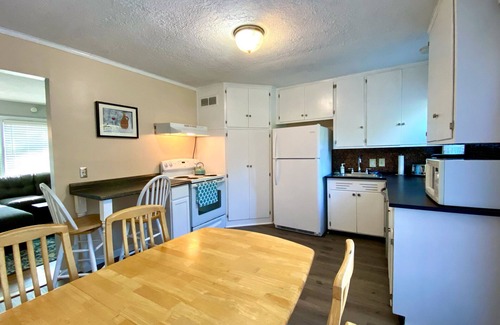Merriam House | Cozy Ranch Close to everything