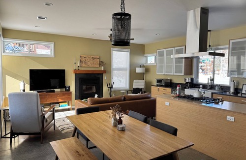 Crested Butte South House | Cozy Ranch with Hot Tub in CB South close to Bus Route