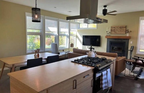 Crested Butte South House | Cozy Ranch with Hot Tub in CB South close to Bus Route