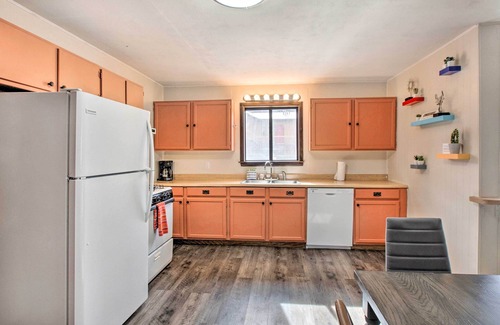 Red River Condo | Cozy Red River Condo - Walk to Chair Lift!