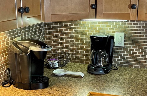 Damascus Cabin | Cozy retreat in Damascus on the AT and Creeper Trail. Pet Friendly!