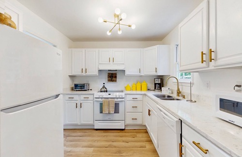 Beach Institute Apartment | Cozy retreat with shared outdoor dining area, modern comforts & reading nook