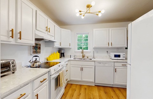 Beach Institute Apartment | Cozy retreat with shared outdoor dining area, modern comforts & reading nook