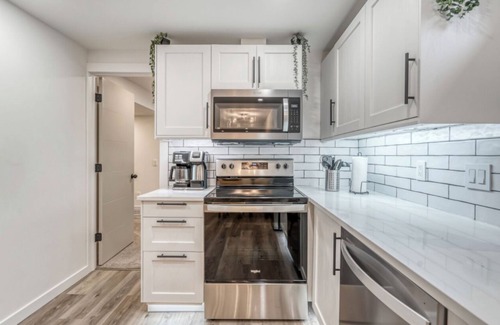 Cochrane House | Cozy Ridge Retreat 2 Bedroom nKing/Queen/Pacman Arcade Machine/Fireplace