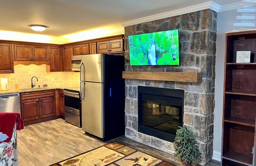 Townsend Condo | Cozy Riverside Studio in the Heart of Townsend