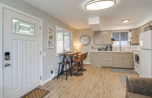 Roseburg Cottage | Cozy Roseburg Home w/Fire Pit + Gas Grill!