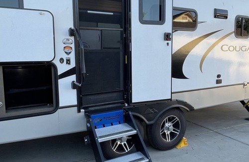 Taft House | Cozy RV 1Bedroom With Cali King bed, Double bunk beds, 1Bath, Private