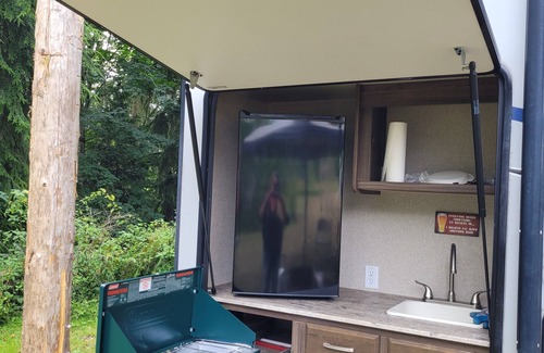 Port Angeles House | Cozy Rv by the Pond in scenic Port Angeles
