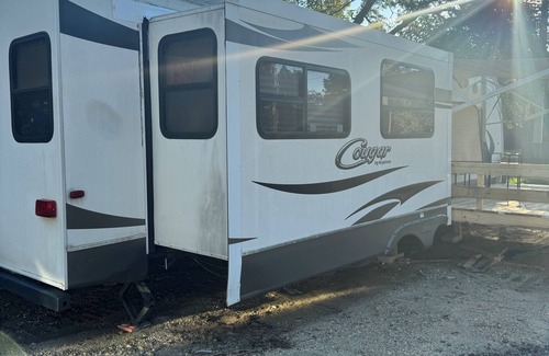 Jacksonville House | Cozy RV in Wonderful Jacksonville with WiFi, AC, near shopping, zoo, airport.