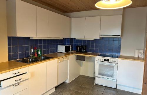 Alna Apartment | Cozy Scandinavian apartment central in Oslo - free parking and close to many amenities