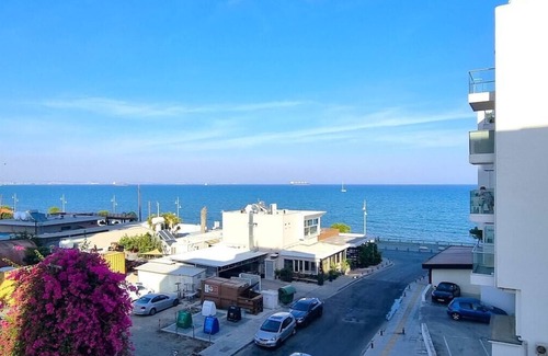 Skala Apartment | Cozy Sea View Apt w/pool access + Netflix