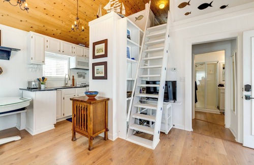 Seaside Cottage | Cozy Seaside Cottage, Steps to Downtown & Beach