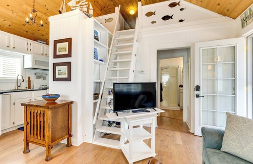 Seaside Cottage | Cozy Seaside Cottage, Steps to Downtown & Beach