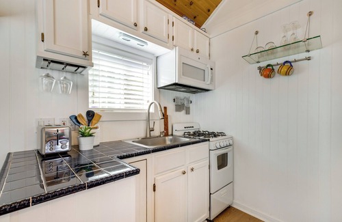 Seaside Cottage | Cozy Seaside Cottage, Steps to Downtown & Beach