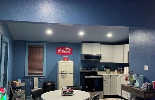 Staples House | Cozy Service Station in the heart of Staples