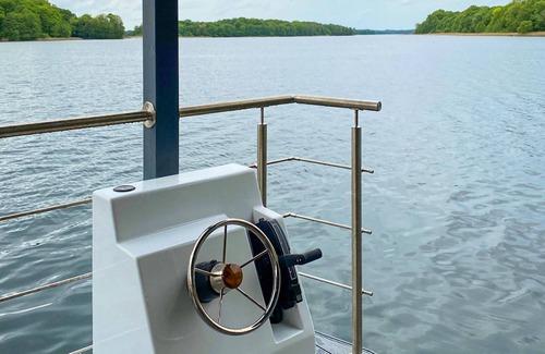 Zlocieniec Boat Rental | Cozy ship in Zlocieniec with lake view