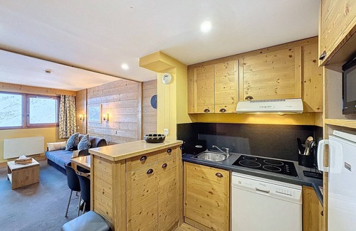 Les Bruyeres Apartment | Cozy Ski-In/Ski-Out 1-Bedroom Apartment with Mountain Views in Les Menuires