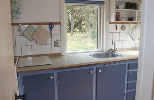 Øhuse House | Cozy stone holiday home on dune plot, with WiFi and oven